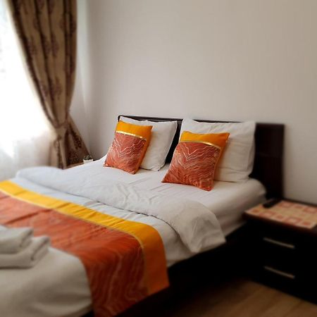 Janine Studio Brasov Luaran gambar