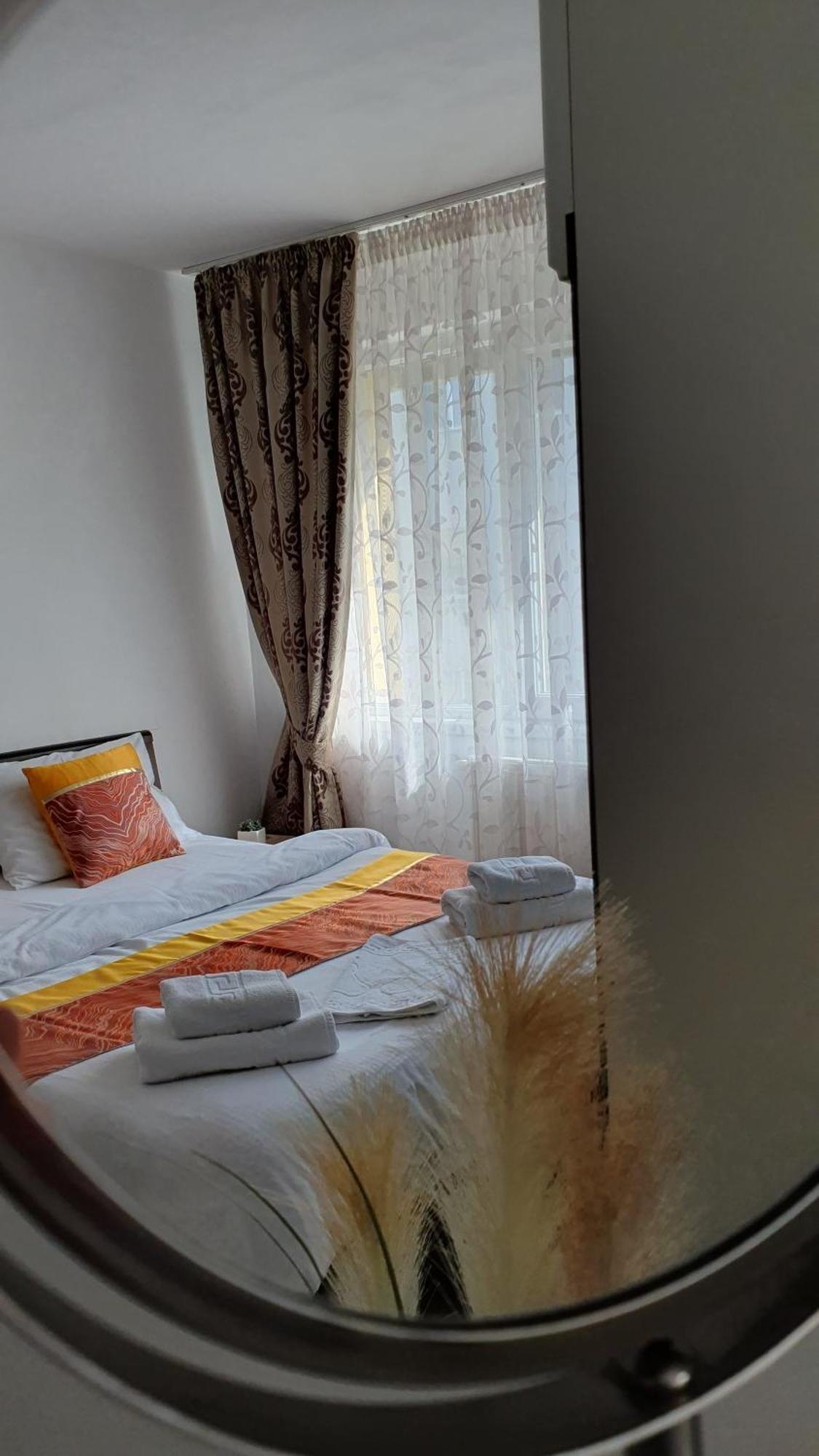 Janine Studio Brasov Luaran gambar